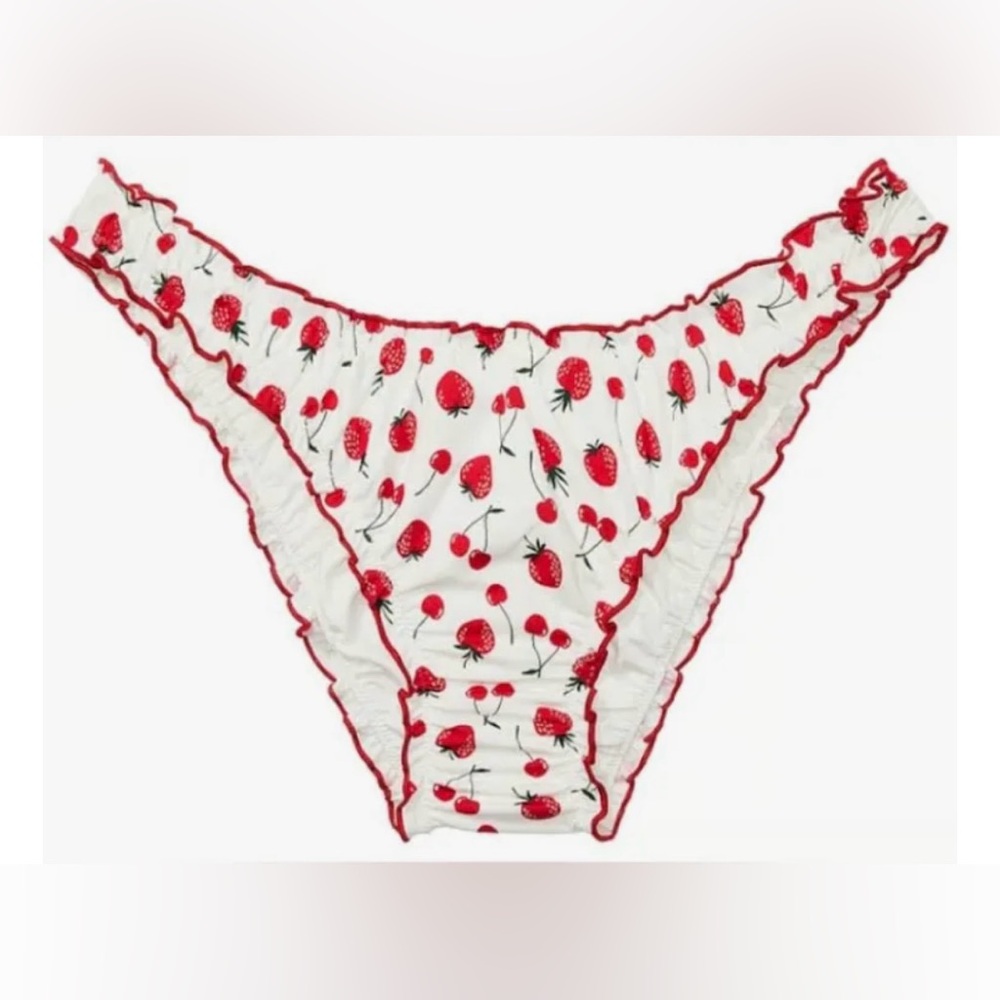 PINK BY FRANKIES BIKINIS
HUDSON CHEEKY BIKINI BOTTOM